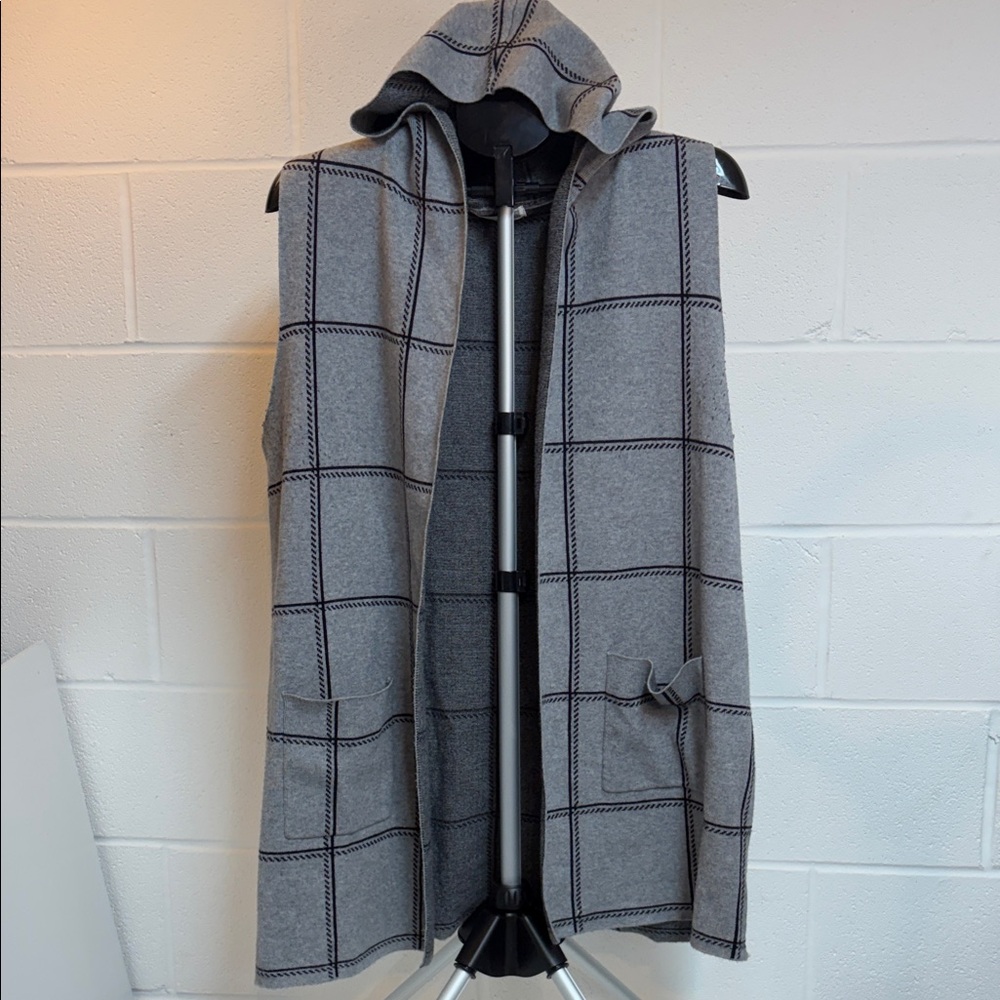 89th & Madison Size XL Gray and Black Long Hooded Vest Poncho